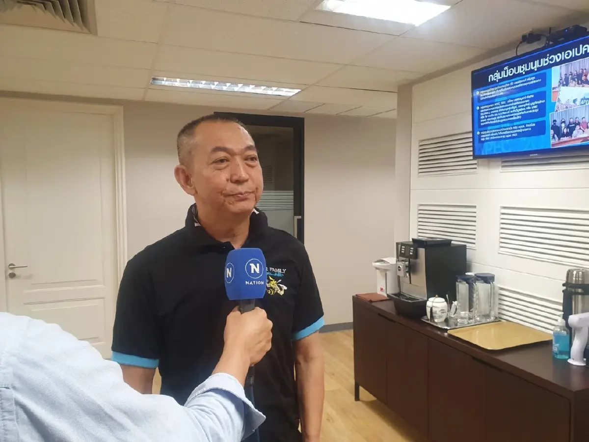 เฉลิมชัย  ศรีอ่อน  รมว.เกษตรและสหกรณ์  และเลขาธิการพรรคประชาธิปัตย์ 