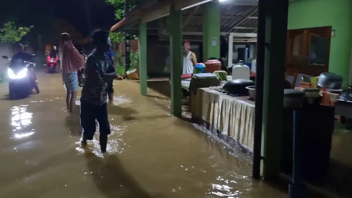 น้ำป่าจากน้ำตกโตนปลิว ทะลักท่วมหมู่บ้านชาวบ้านไม่ทันตั้งตัว (คลิป)