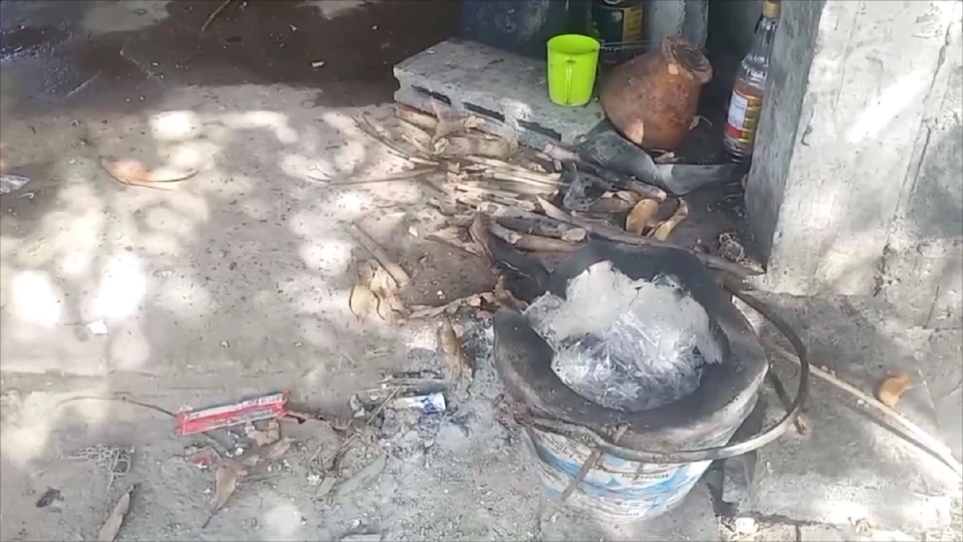 สุดรันทด ชายป่วยอัมพฤกษ์ เมียมีชู้ ลูกถูกญาติขืนใจ ปลิดชีพอาการสาหัส - คลิป