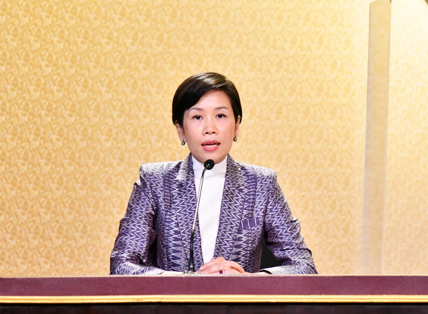 รัชดา ธนาดิเรก