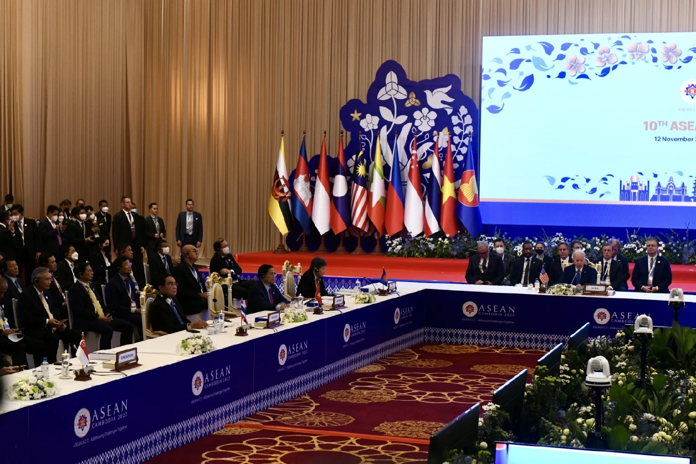 การประชุมอาเซียน -สหรัฐ ครั้งที่ 10 ซึ่งเป็นการประชุมเต็มคณะ ณ กรุงพนมเปญ กัมพูชา 