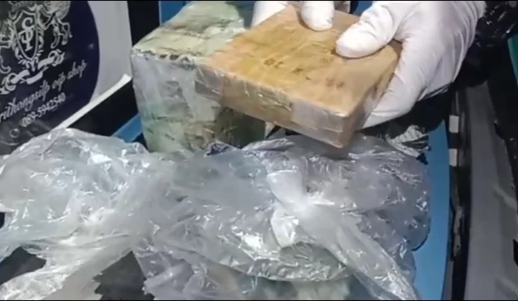 ไม่ใช่แป้ง ฝ่ายปกครองเมืองคอน จับเฮโรอีน 4 กก. พบนักเสพนำไปโรยผสมกัญชา