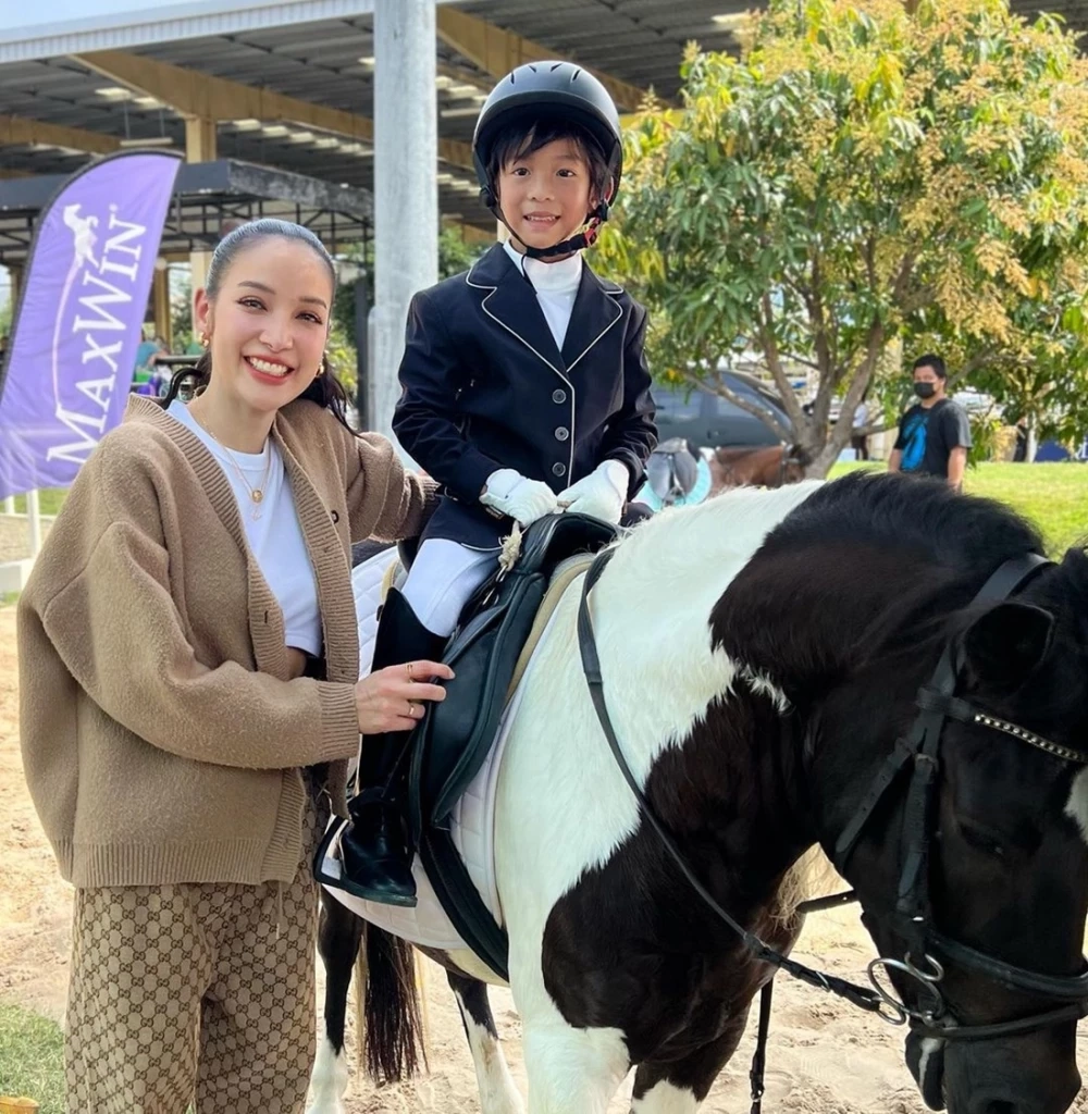 “แพท ณปภา” ทุ่มสุดตัว ดันลูกชาย “น้องเรซซิ่ง” เอาดีกีฬาขี่ม้า