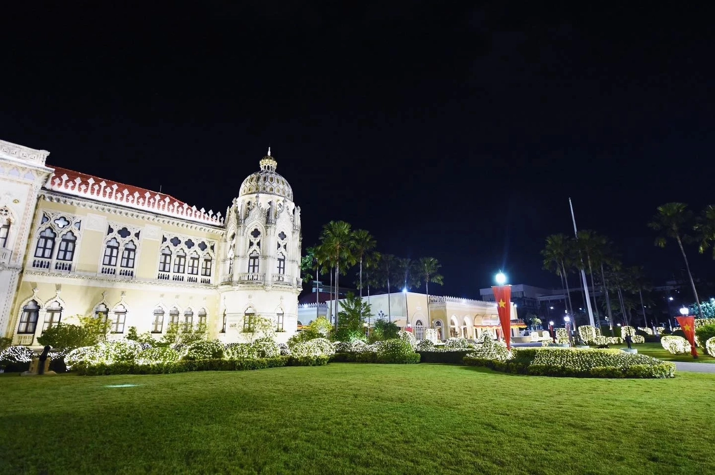 ส่องภาพทำเนียบรัฐบาล สวยงาม พร้อมต้อนรับผู้นำโลกในการประชุมเอเปค 