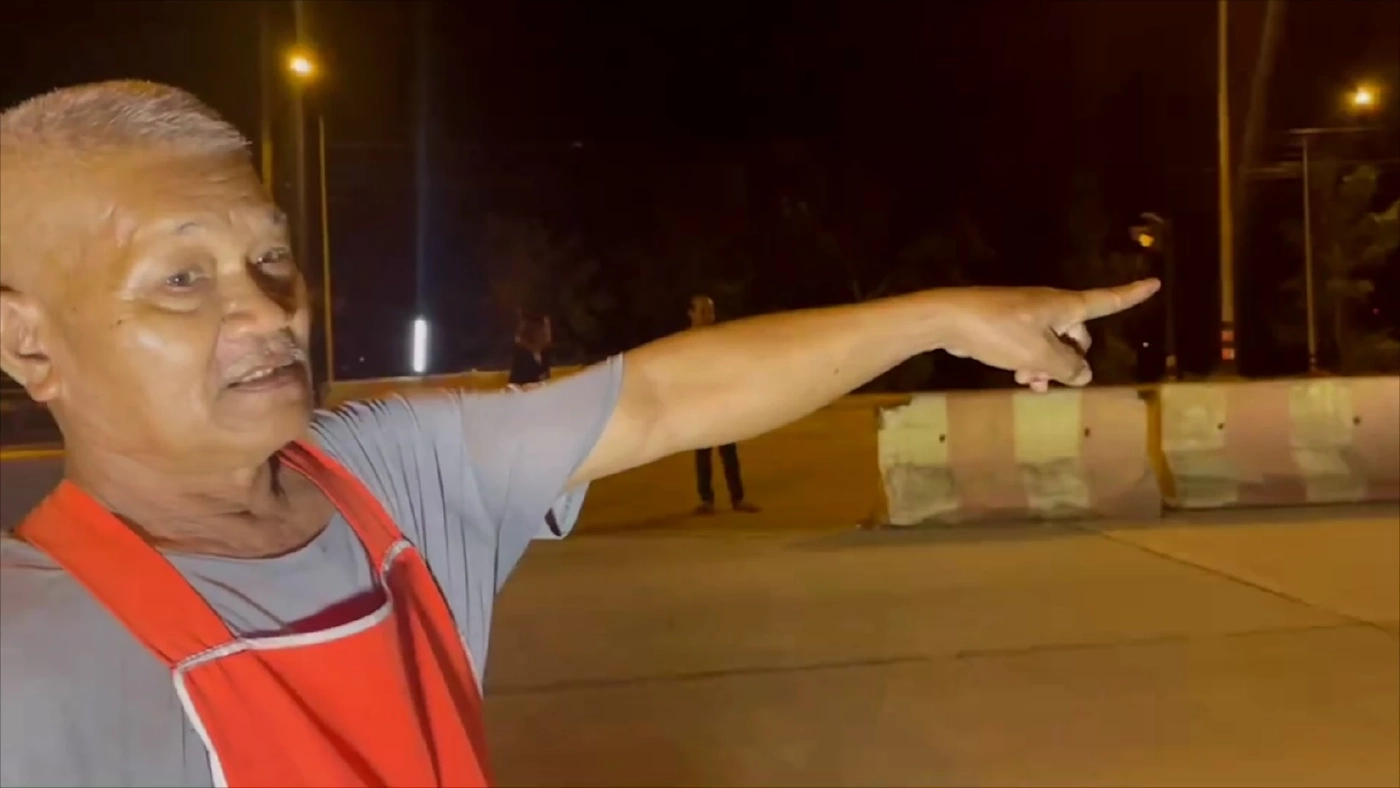 เปิดคลิป วินาทีเฉียดตาย รถยนต์ไฟฟ้าพุ่งชนแท่นแบริเออร์กลางถนน