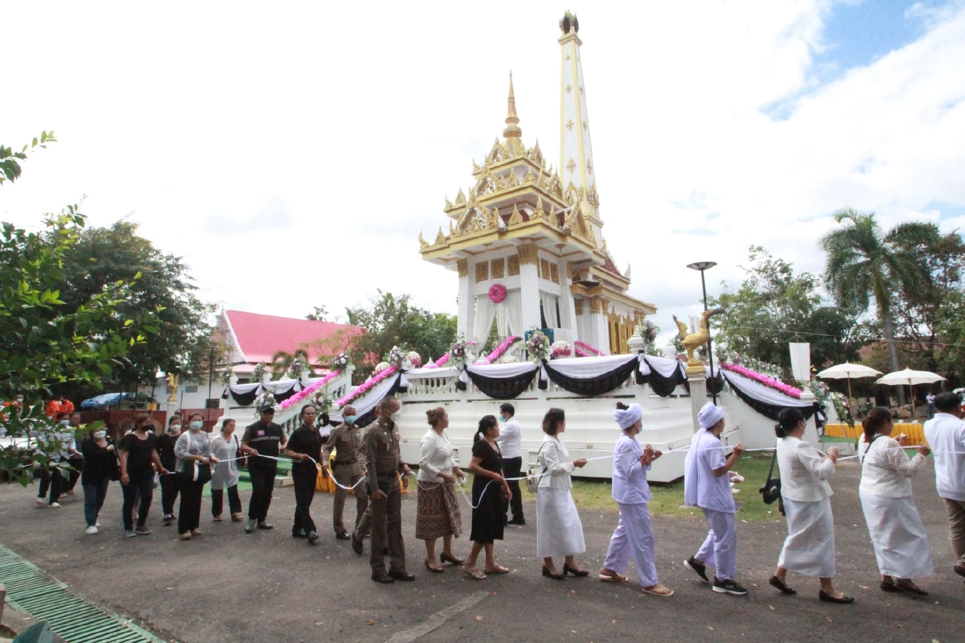 เผาร่างไฮโซสาวลาว ถูกยัดกระเป๋าเดินทางทิ้งโขง ญาติยันเป็นการฆาตกรรม