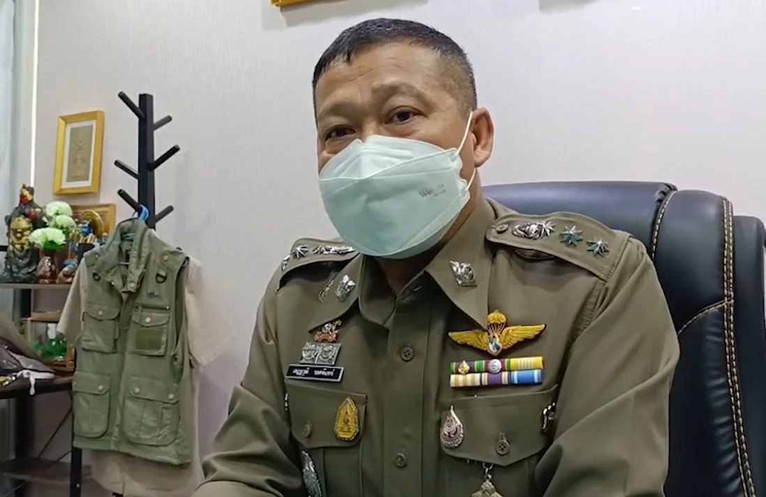 แชร์ว่อน! คลิปตร.จราจร ขอตรวจรถต้องสงสัยหนีด่าน เดือดท้าต่อย-หวิดวางมวย