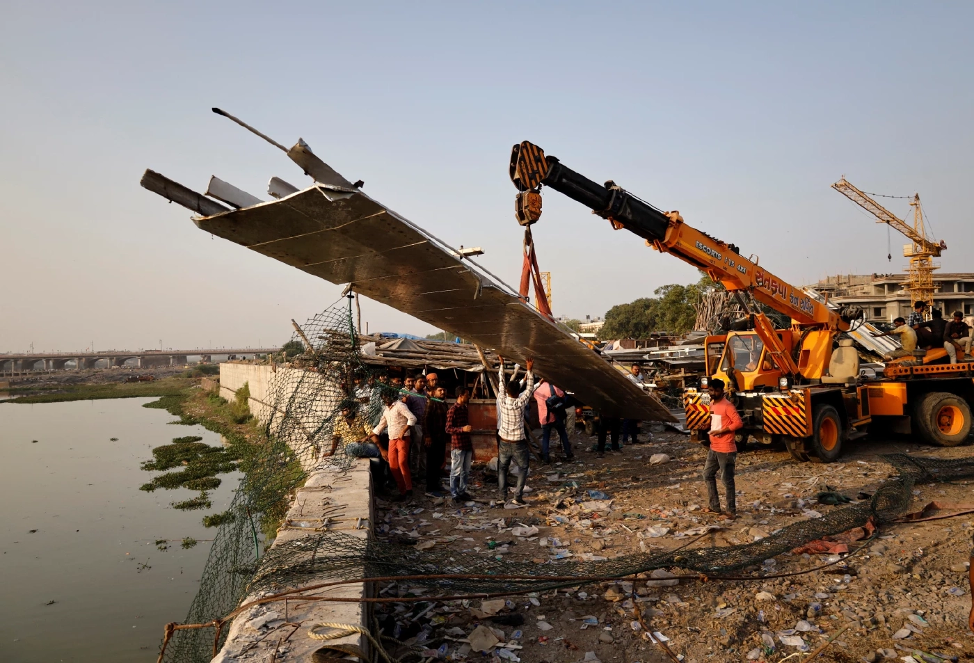 รวบ พนง. 9 รายพัวพันเหตุสะพานแขวนถล่ม