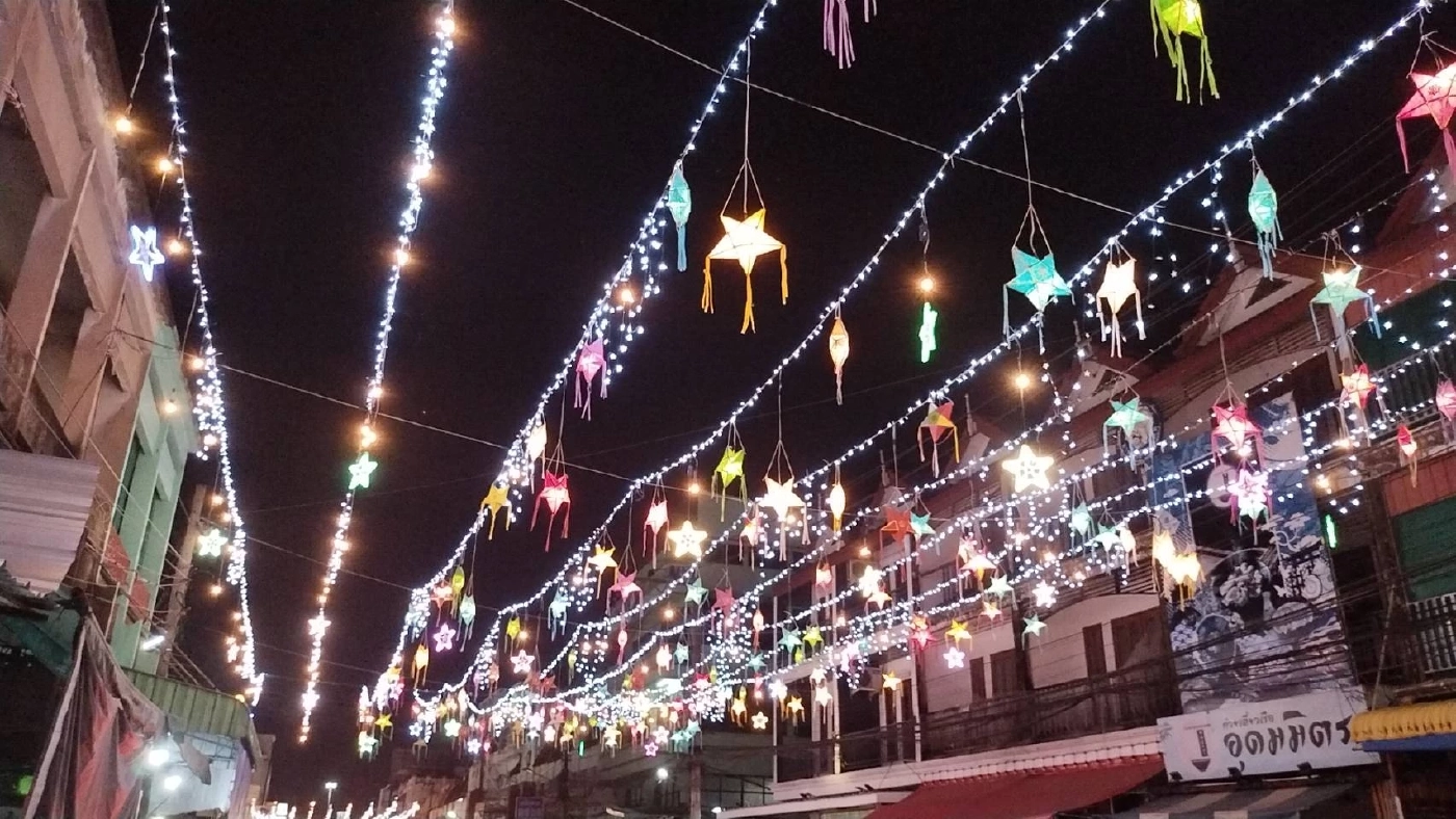 พาชม! ประเพณี “ล่องสะเปาจาวละกอน” หนึ่งเดียวในโลก งดงามตระการตา (มีคลิป)