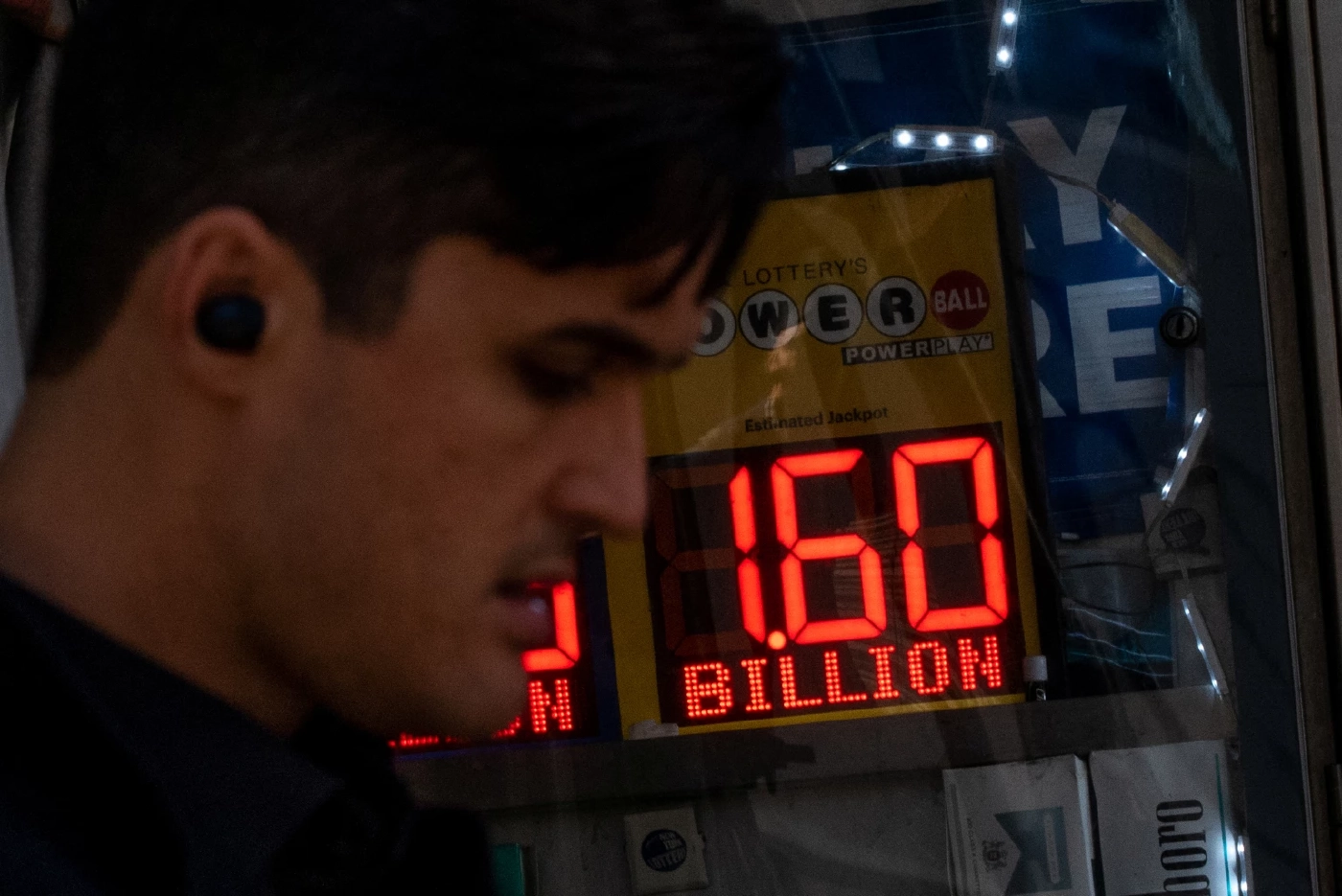 ชาวอเมริกันแห่เสี่ยงโชคหวยพาวเวอร์บอล แจ็คพอต 1.6 พันล้านดอลลาร์