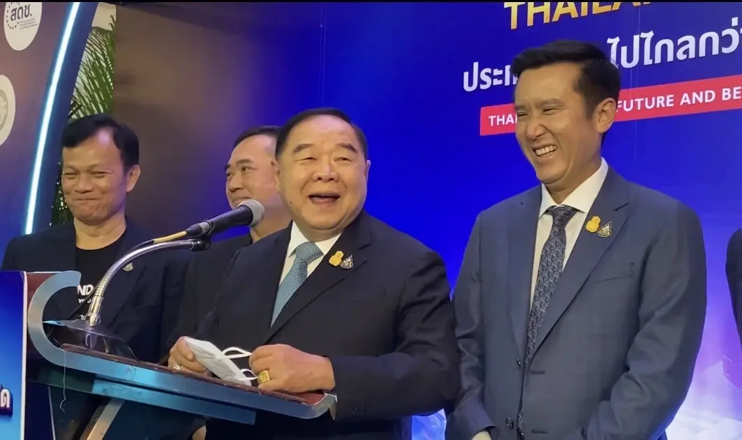 ชัดแล้ว! “บิ๊กป้อม” เผย พปชร.-รทสช. พรรคเดียวกัน ปัดขัดแย้ง “บิ๊กตู่”