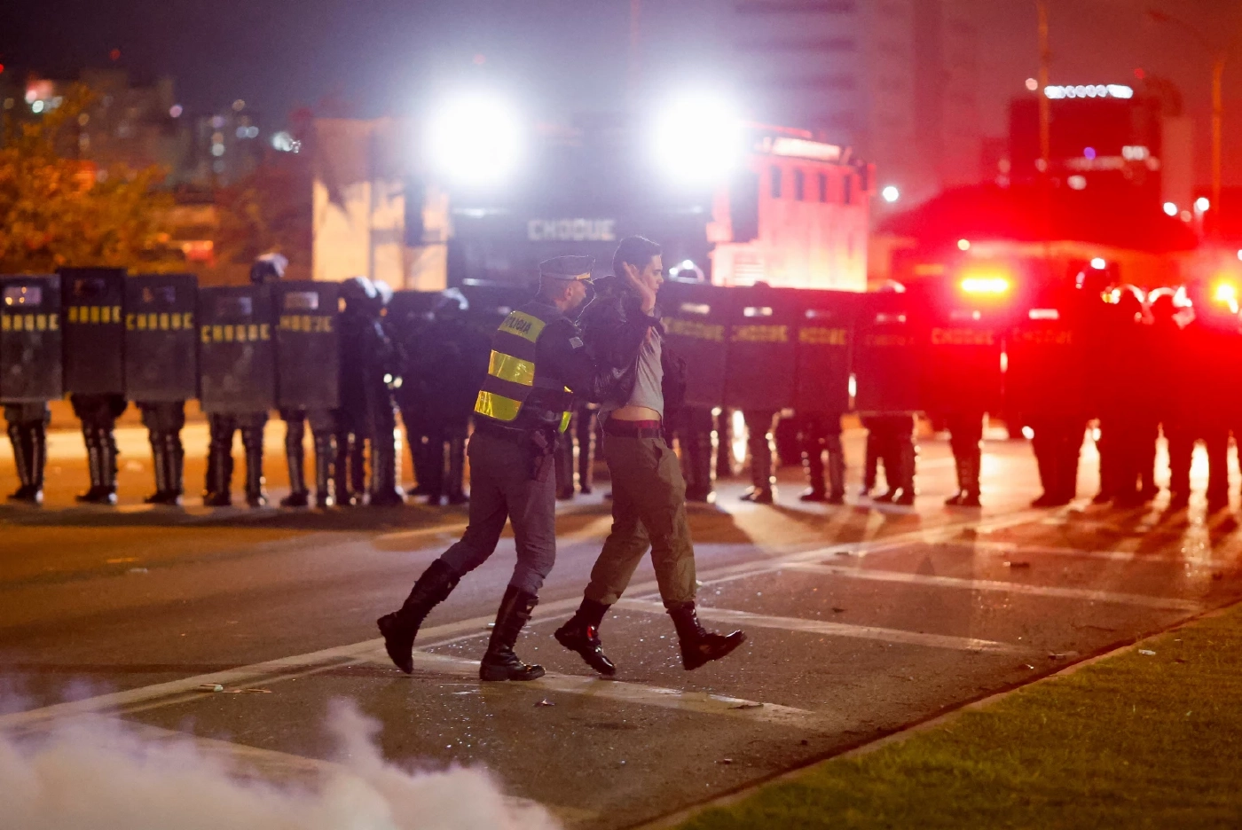 ผู้นำบราซิลยังไม่รับว่าแพ้ แต่ให้เริ่มถ่ายโอนอำนาจ