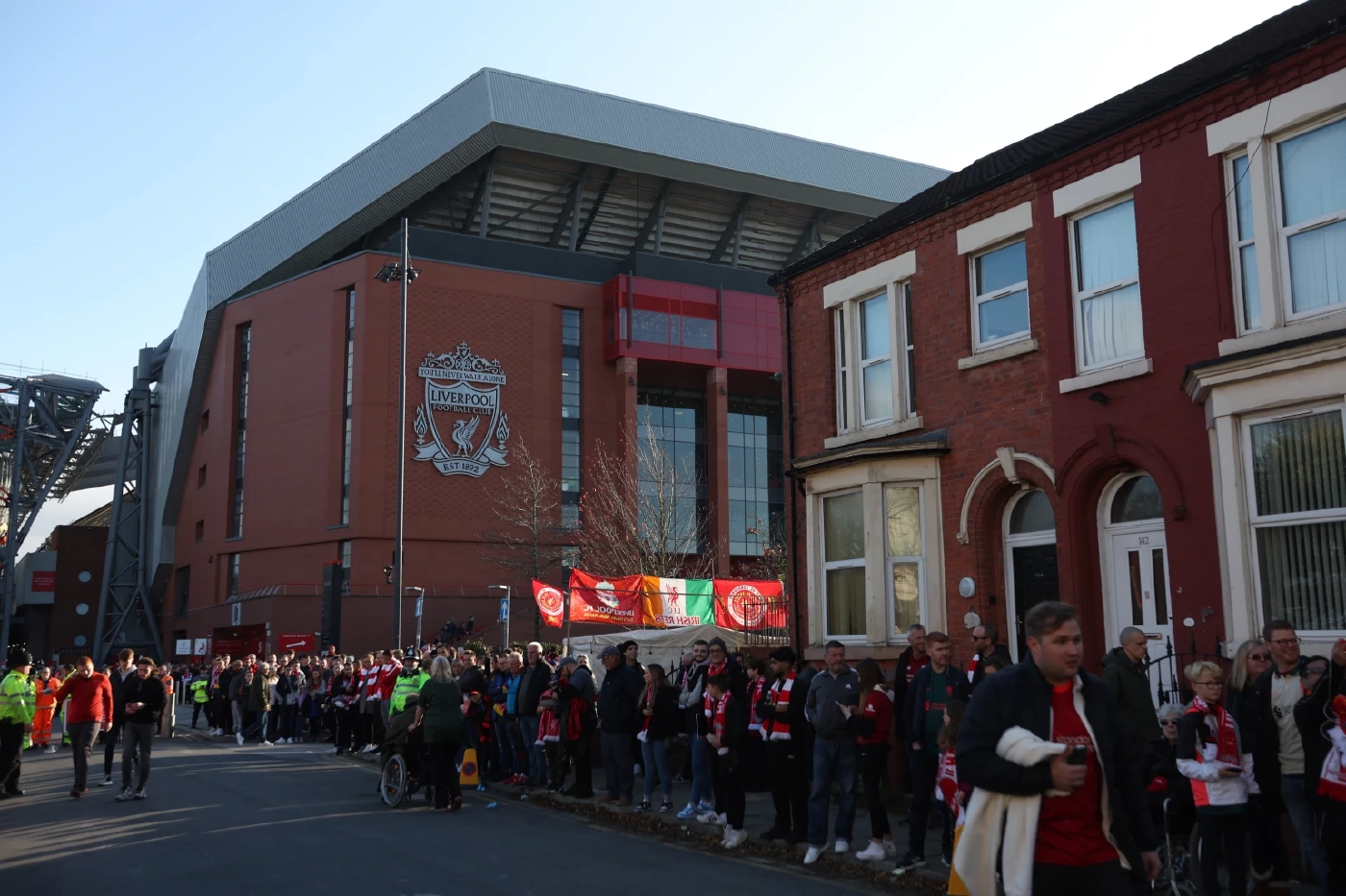 มหาเศรษฐีเบอร์ 8 โลก สนเทคโอเวอร์ &quot;ลิเวอร์พูล&quot;