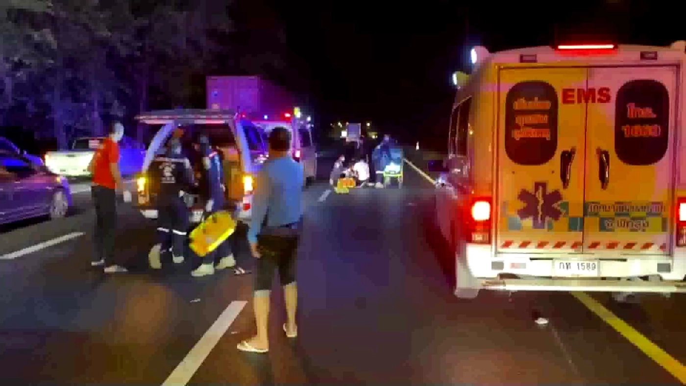 นำคนเจ็บส่งโรงพยาบาลพัทลุง