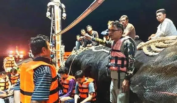 เรือบรรทุกสินค้า 42 ตู้คอนเทนเนอร์ จมกลางทะเลชุมพร เร่งสอบสวนหาสาเหตุ