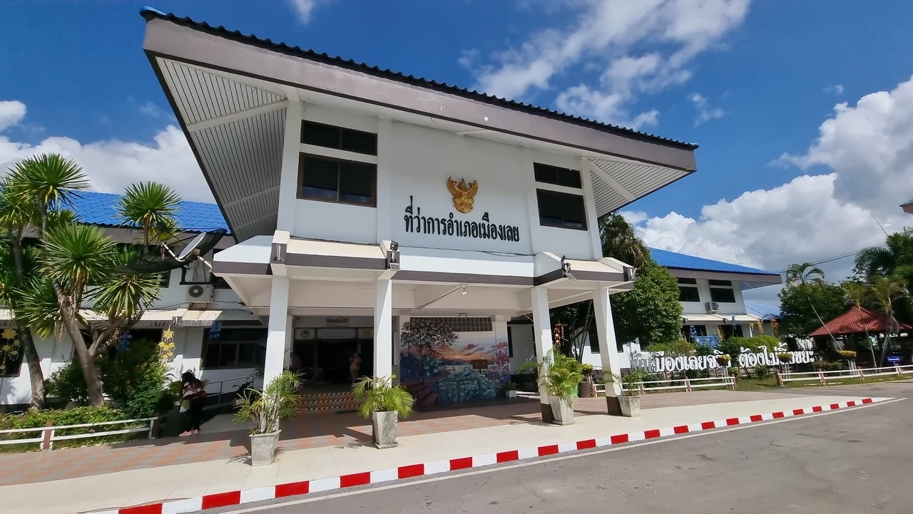 จบด้วยดี! หนุ่มไรเดอร์หยุดปัญหารัก 3 เส้า ถอนร้องเรียน ผญบ.หญิง มีชู้