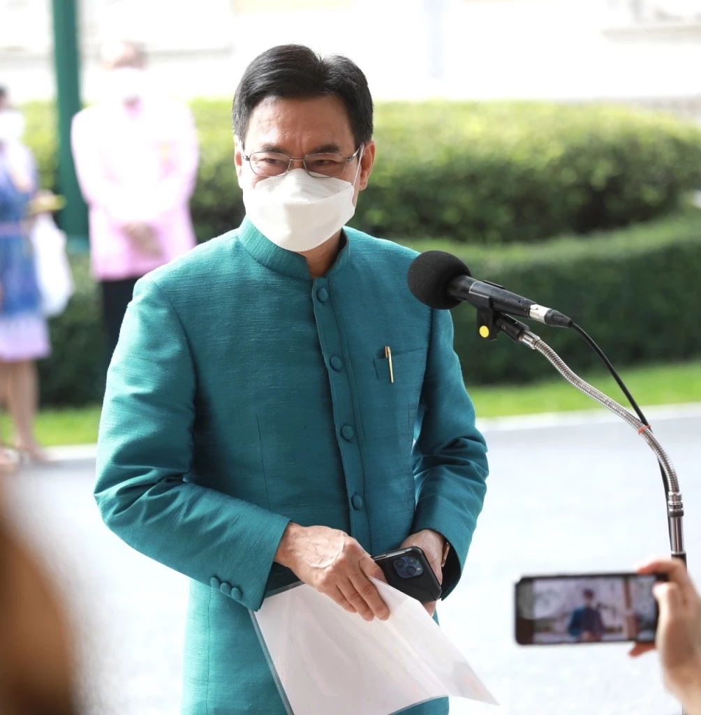 "จุรินทร์" ไม่ถอนตัวพรรคร่วมรัฐบาล ปัดตอบปมปรับ ครม.  ช้าเร็ว