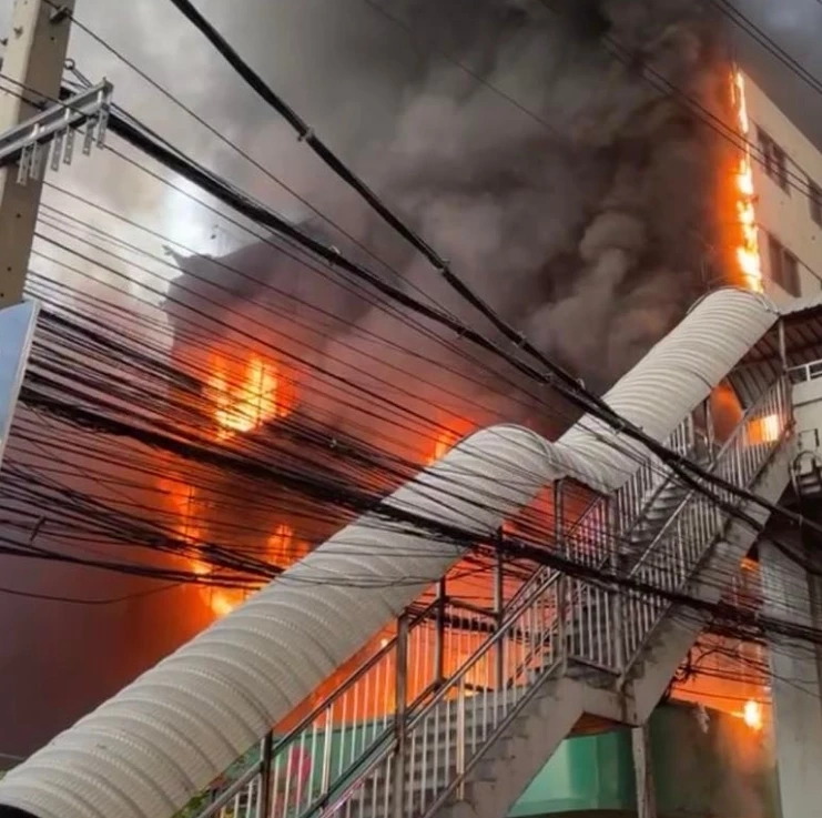 ด่วน! ไฟไหม้โรงงาน "แอโรซอฟ" ย่านบางพลี อาคารเริ่มร้าว เจ็บ 3 สาหัส 1 (มีคลิป)