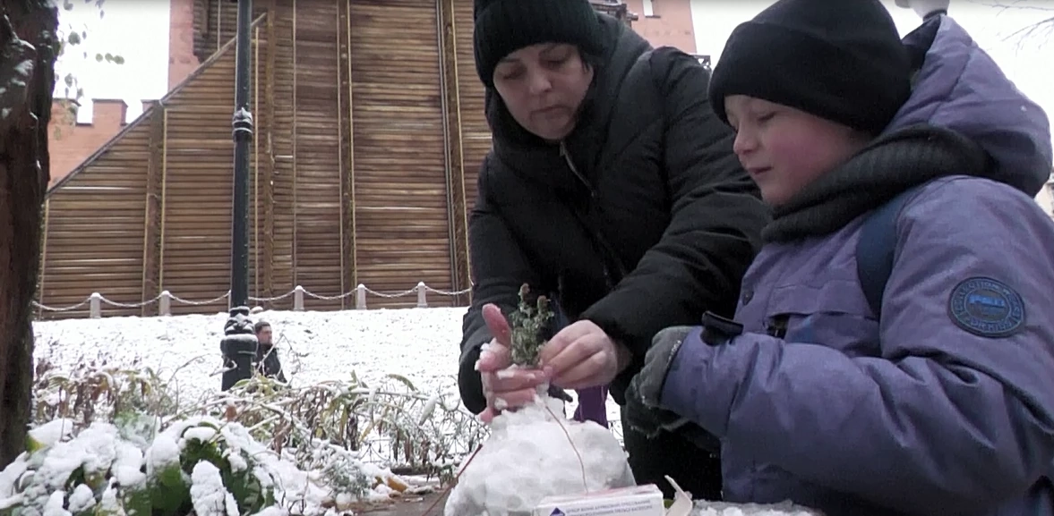 หิมะแรกตกในกรุงเคียฟ เข้าสู่ฤดูหนาวท่ามกลางไฟดับ