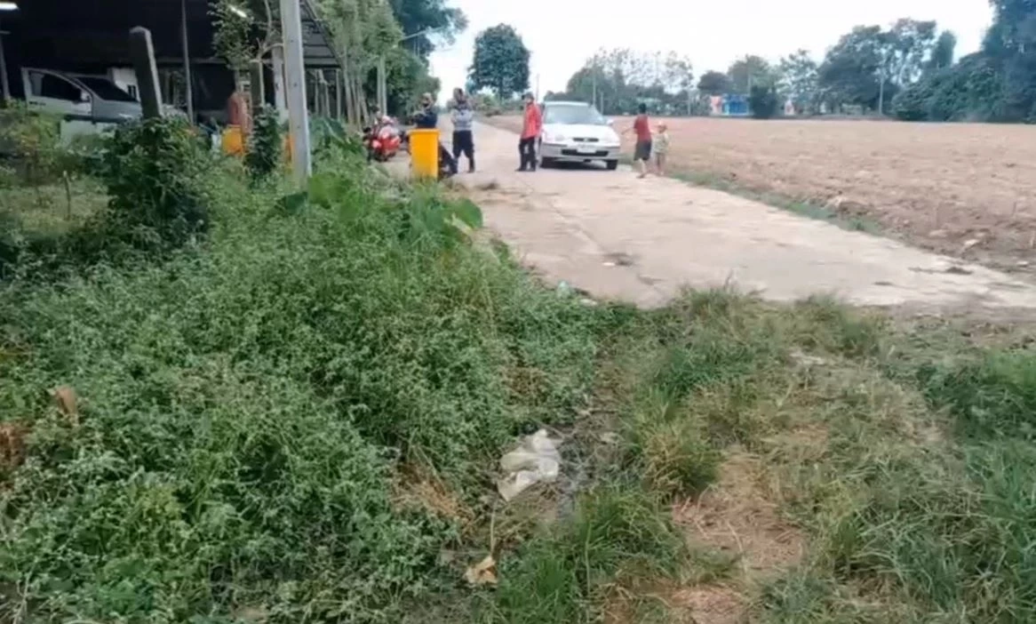 อุกอาจ! คนร้ายใช้ปืนจี้ชิงทอง "เสี่ยเขียงเนื้อ" ก่อนซิ่ง จยย.หลบหนี