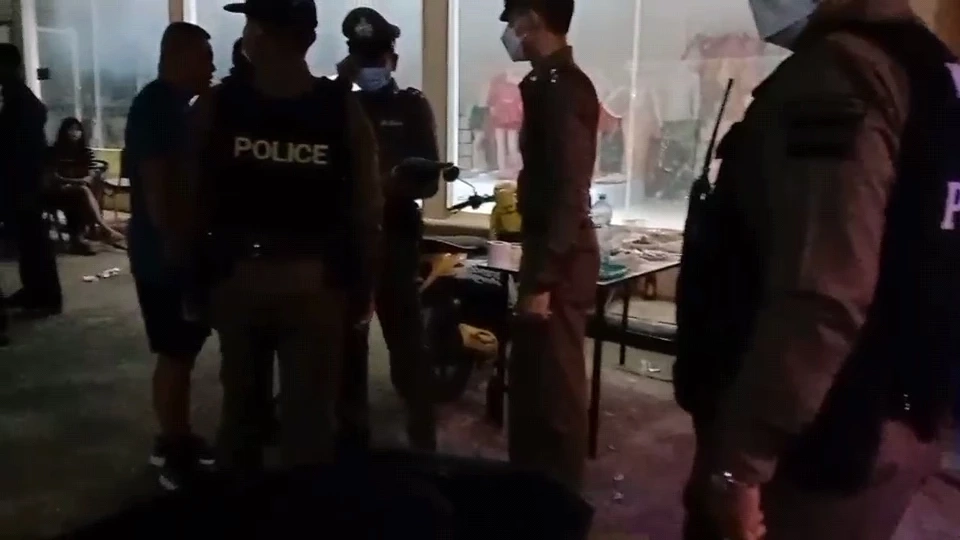 อุกอาจ โจ๋เปิดศึกยิงถล่มกลางงานสู่ขวัญทหารใหม่ ดับ 1 เจ็บ 2 (มีคลิป)