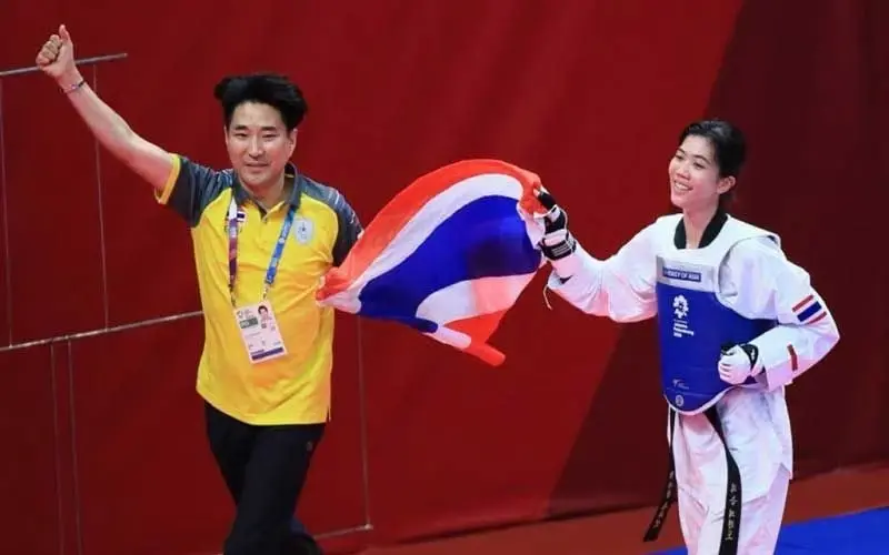 โซเชียลเฮ "โค้ชเช" มีบัตรประชาชน เป็นคนไทยสมบูรณ์แบบ