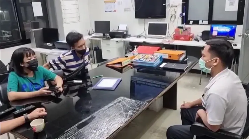 ขณะเจรจากันบน สภ.รัตนาธิเบศร