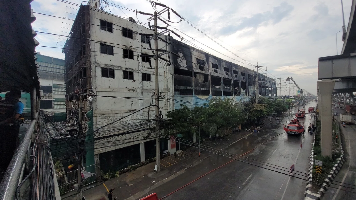 พฐ.ลงพื้นที่ตรวจอาคาร โรงงาน "แอโรซอฟ" ยังไม่สรุปสาเหตุเพลิงไหม้