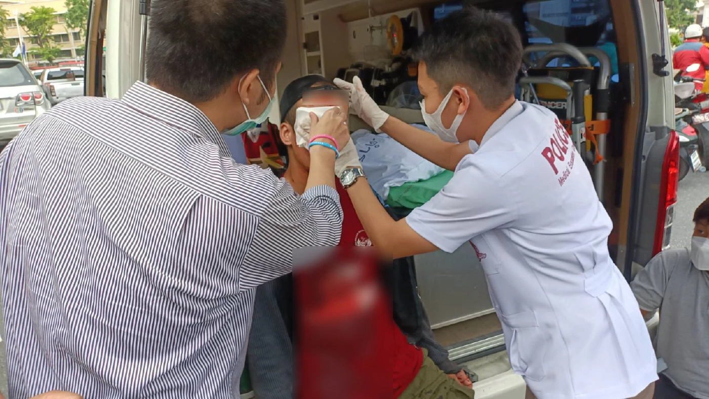 ผู้ชุมนุม "กลุ่มราษฎรหยุดเอเปค" ได้รับบาดเจ็บ