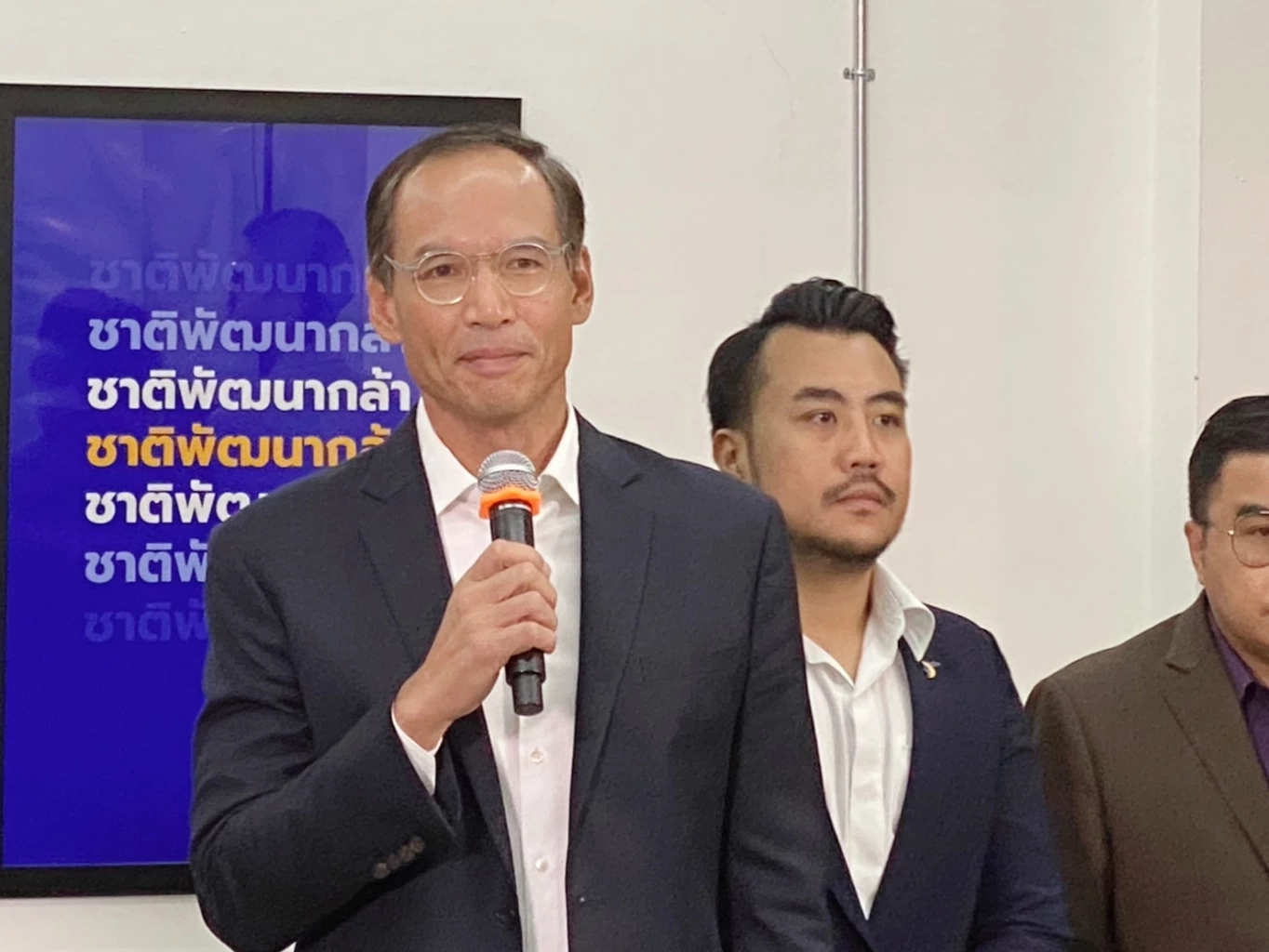 “กรณ์” จี้ “ประยุทธ์” ยุบสภา! หากอยู่แล้วไม่ทำอะไรเพื่อ ปชช.