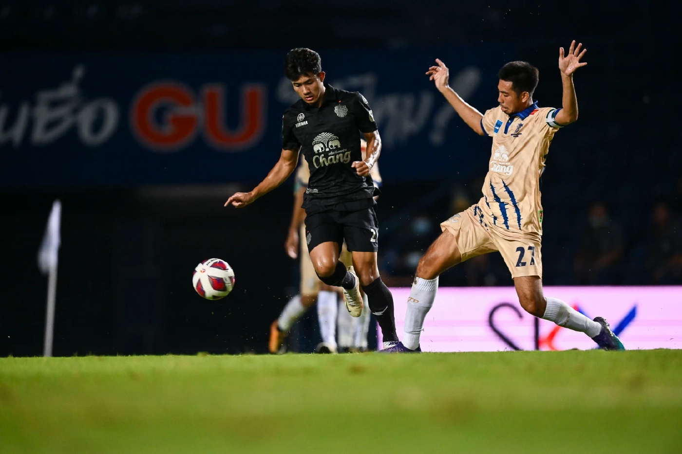 บุรีรัมย์อัดนครปฐม 2-0 ลิ่ว 16 ทีมเอฟเอคัพ