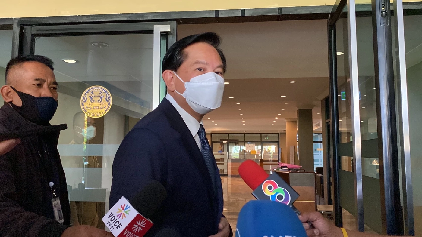 "พีระพันธุ์"ไม่รู้"สามสี"ลาปชป.ซบรวมไทยสร้างชาติ