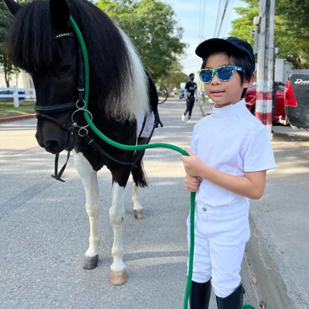 “แพท ณปภา” ทุ่มสุดตัว ดันลูกชาย “น้องเรซซิ่ง” เอาดีกีฬาขี่ม้า