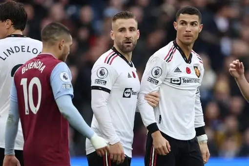 แมนฯยูไนเต็ด บุกแพ้ แอสตัน วิลล่า ยับเยิน 1-3