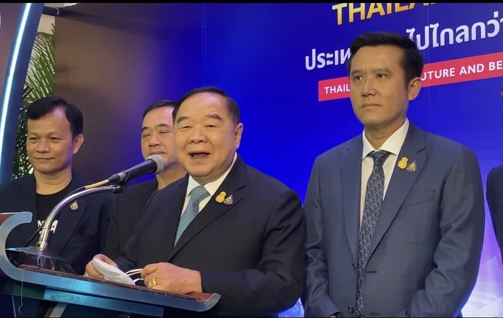 พล.อ.ประวิตร วงษ์สุวรรณ  รองนายกฯและหัวหน้าพรรคพลังประชารัฐ