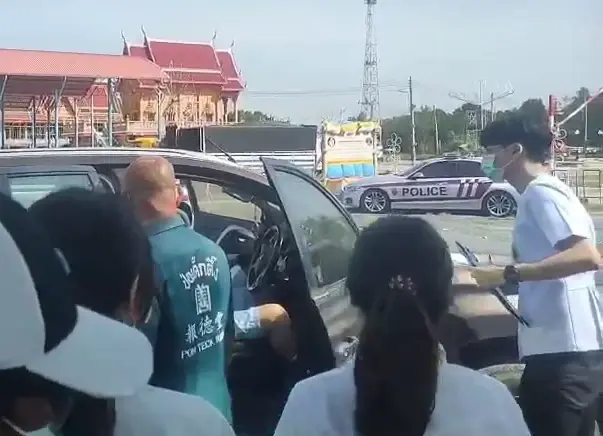 เสี่ยเจ้าของธุรกิจสิ่งทอ จอดรถใช้ปืน .22 ยิงตัวเองดับ คาดปมธุรกิจ - มีคลิป