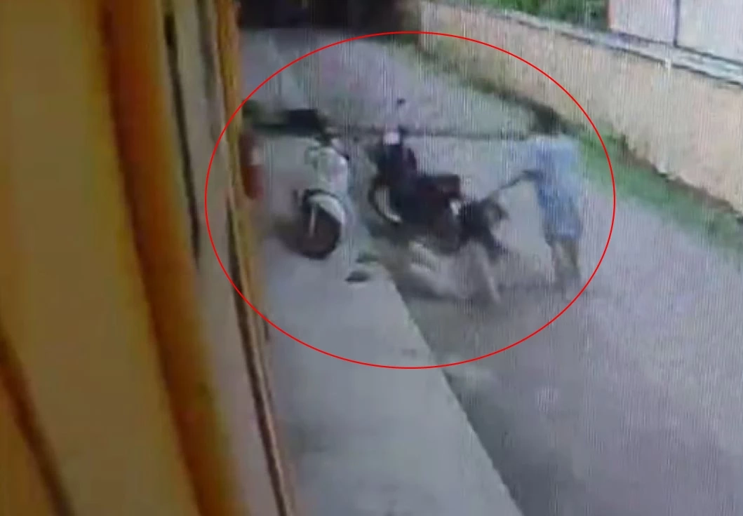 หนุ่มใหญ่สุดช้ำ! แฟนหนุ่มพากิ๊กสาวเข้าม่านรูด จะตบสั่งสอนแต่เจอปืนขู่