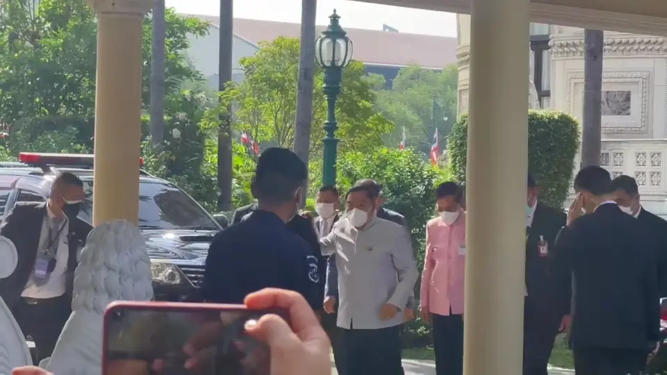 นายกฯ ไม่ตอบ คุย "พล.อ.ประวิตร" หรือไม่ ปมย้ายซบ"รวมไทยสร้างชาติ" (คลิป)