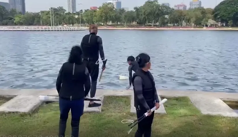 ส่อเค้าป่วน! ม็อบโดดบ่อ-ชูป้าย เรียกร้องก่อนเริ่ม “เอเปค”