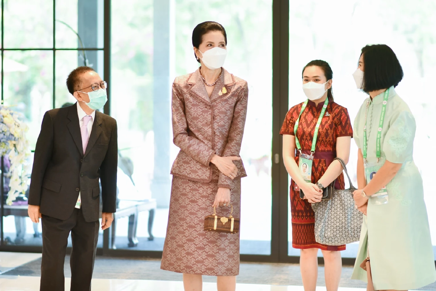  "รศ.นราพร จันทร์โอชา"  ภริยานายกรัฐมนตรี 