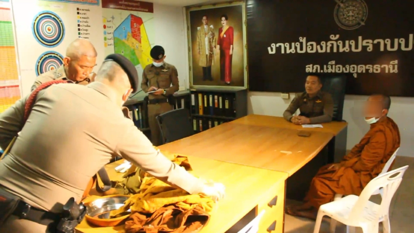 ตำรวจนำ พระอนุชา ไปสึกหลังจากสอบสวนเสร็จ พร้อมส่งตัวดำเนินคดีข้อหาทำร้ายร่างกาย