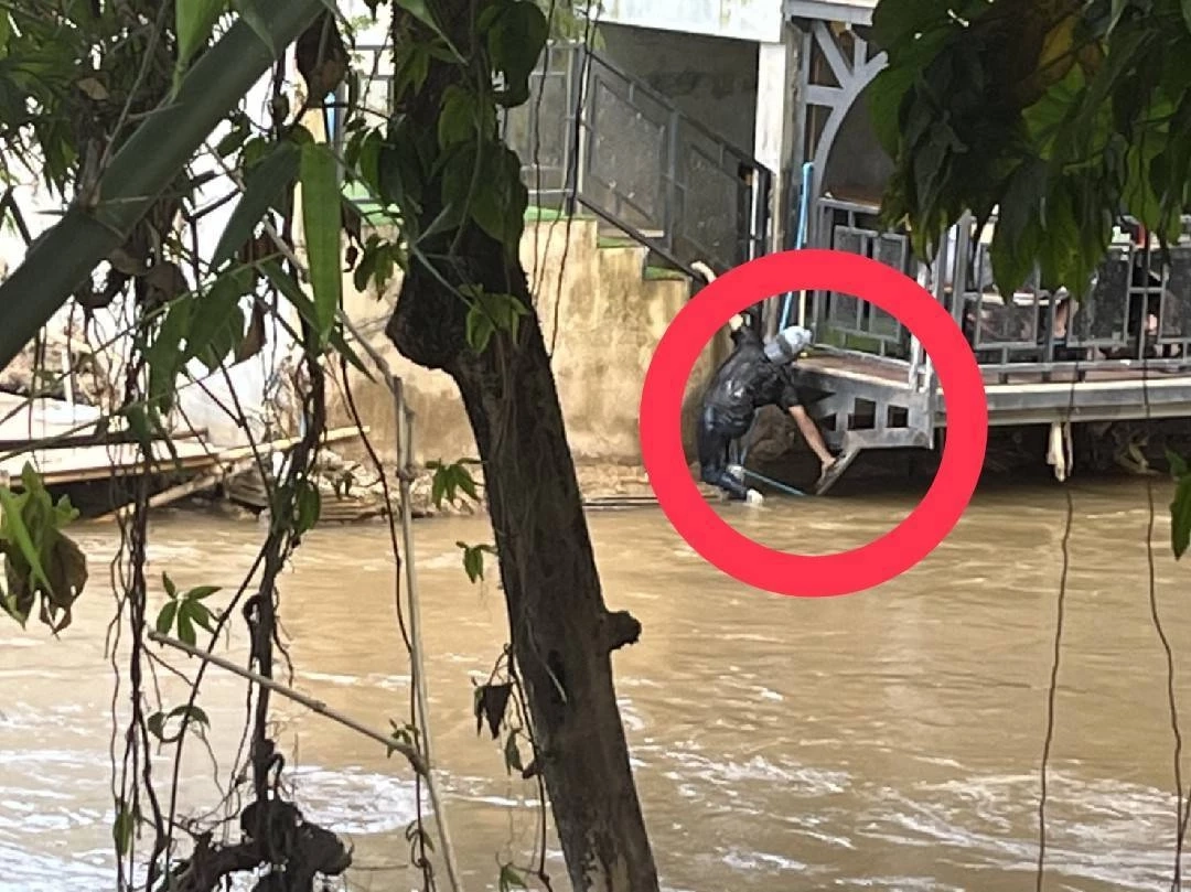 โจรหัวเกรียนบุกเดี่ยวชิงทอง 5 บาท กลางตลาดแม่สาย ก่อเหตุห่างโรงพัก 200 ม.