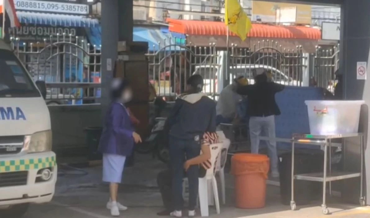 วุ่น! หามพนักงาน โรงงานชำแหละเนื้อไก่ ส่ง รพ. หลังสูดดมแอมโมเนียรั่วไหล