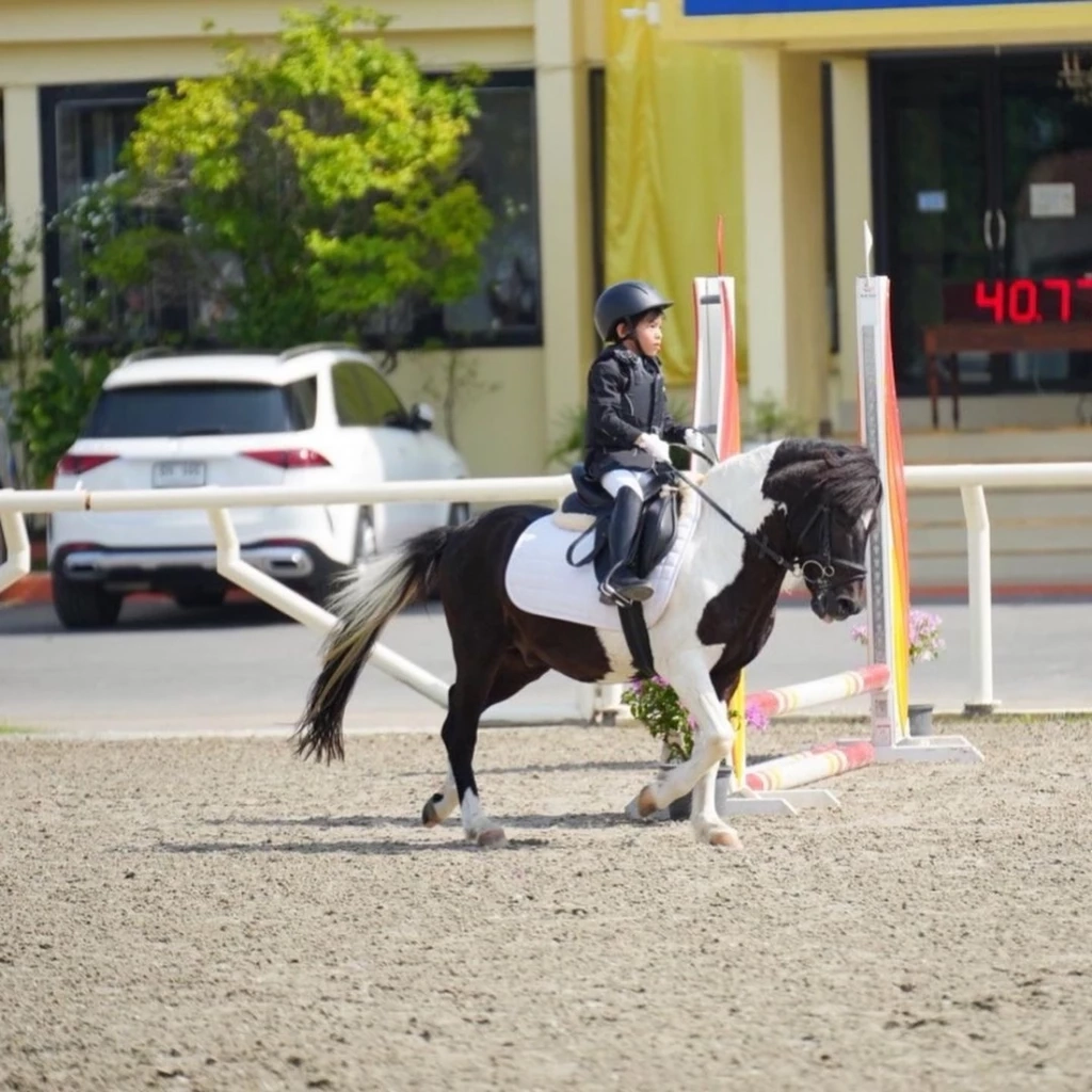 “แพท ณปภา” ทุ่มสุดตัว ดันลูกชาย “น้องเรซซิ่ง” เอาดีกีฬาขี่ม้า