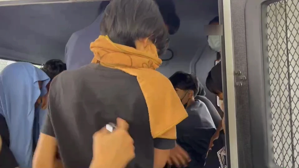 ฝากขัง 12 ทรชน รุมกระทืบเยาวชน 16 ปี เร่งตามตัวอีก 3 ที่หลบหนี