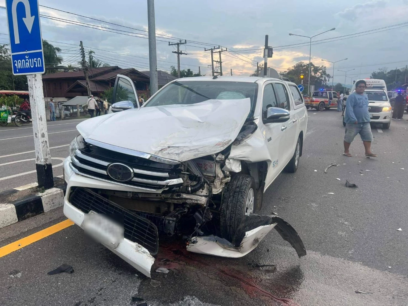 กระบะชนท้ายรถรับส่งนักเรียน เจ็บทั้งคัน ตร.น่าน จ่อ จัดระเบียบรถใหม่