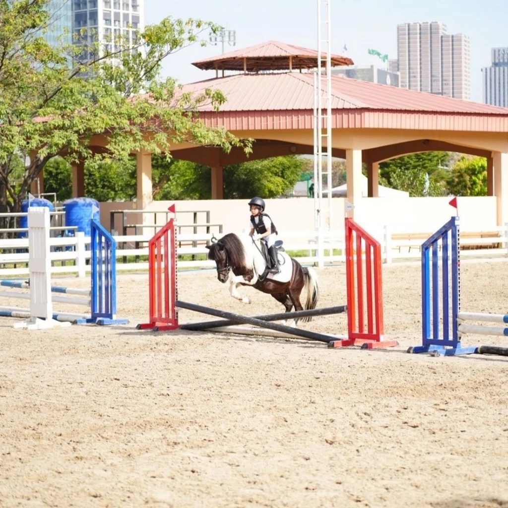 “แพท ณปภา” ทุ่มสุดตัว ดันลูกชาย “น้องเรซซิ่ง” เอาดีกีฬาขี่ม้า