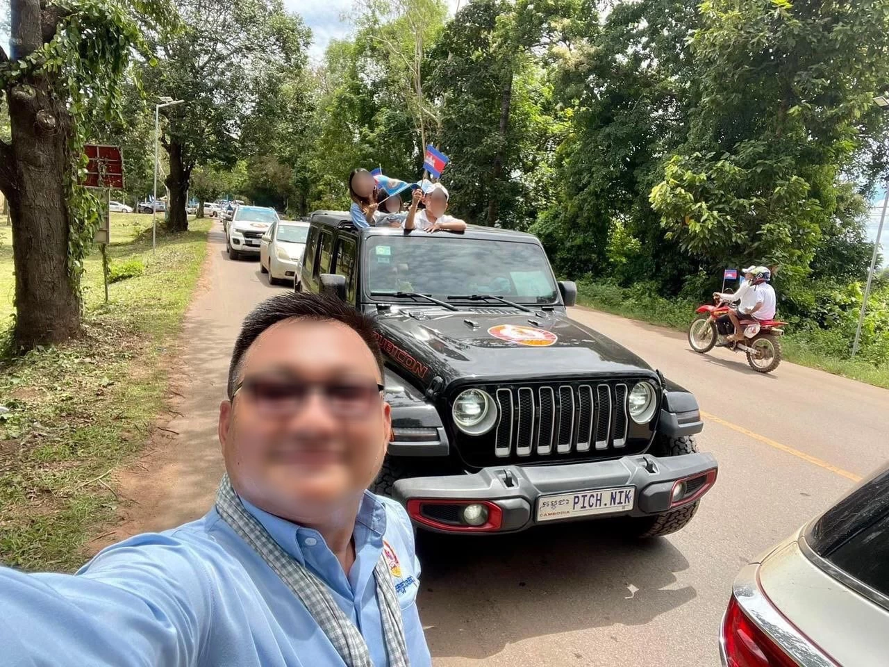 นายซก บาน ป่าน ผู้ก่อเหตุ พร้อมครอบครัว ก่อนที่จะเกิดเหตุแหกด่าน