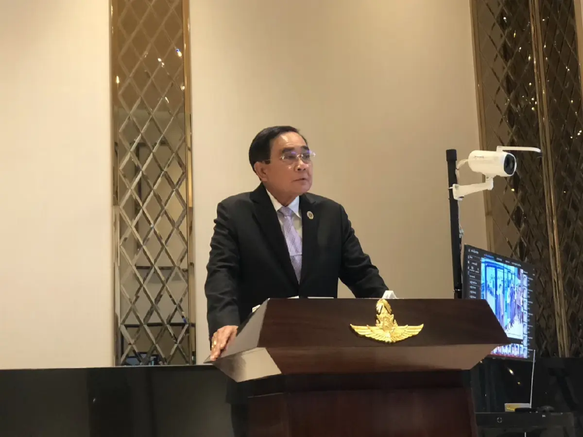 พล.องประยุทธ์  จันทร์โอชา นายกรัฐมนตรี ให้สัมภาษณ์ภายหลังเดินทางกลับจากการประชุมสุดยอดผู้นำอาเซียนที่ กัมพูชา 