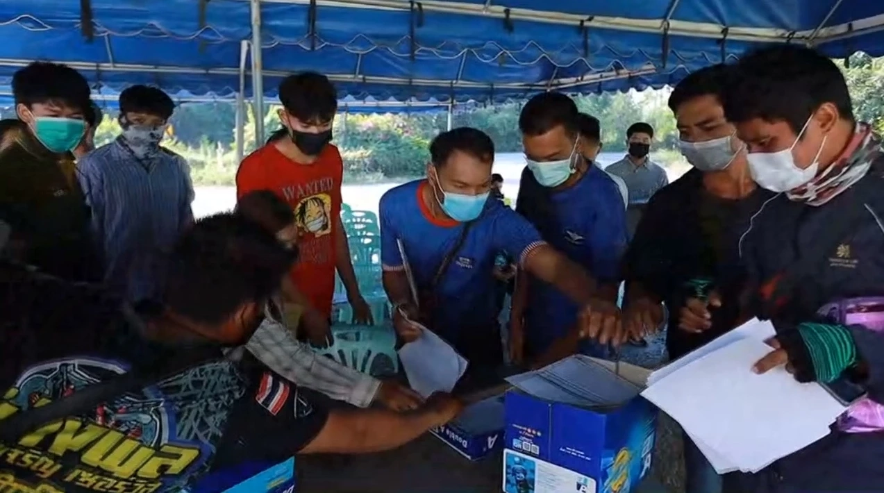 ชาวพิจิตรนับพัน แห่งสมัครงาน เหมืองทองอัครา ทำเศรษฐกิจชุมชนฟื้น คาดเปิดต้นปีหน้า